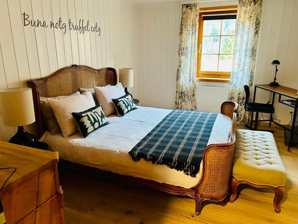 Casa Pasch - Boutique Bed And Breakfast In Cumpadials Sumvitg Bagian luar foto